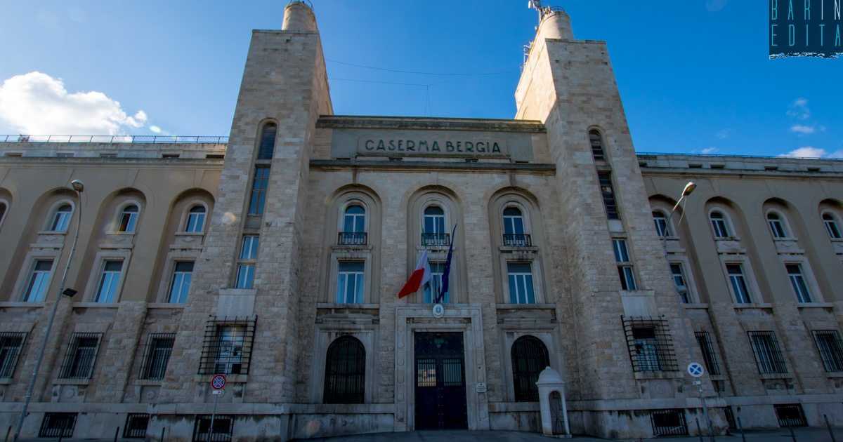 Visita alla "Caserma Bergia", l'enorme fortezza che si staglia dal 1932 sul lungomare di Bari